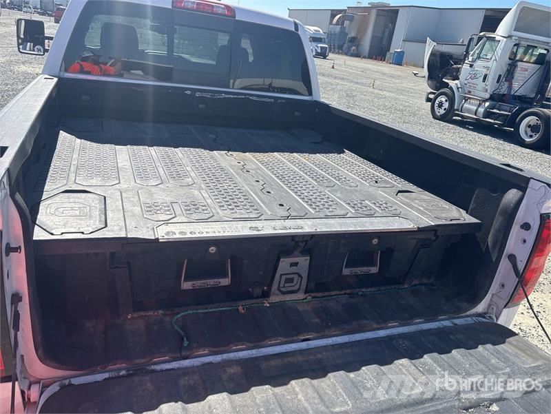 Chevrolet Silverado 1500 4x4 Crew Cab Pickup その他