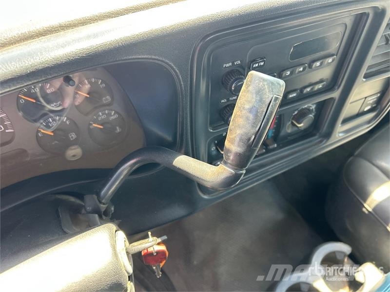 Chevrolet Silverado 1500 4x2 Pickup Outro