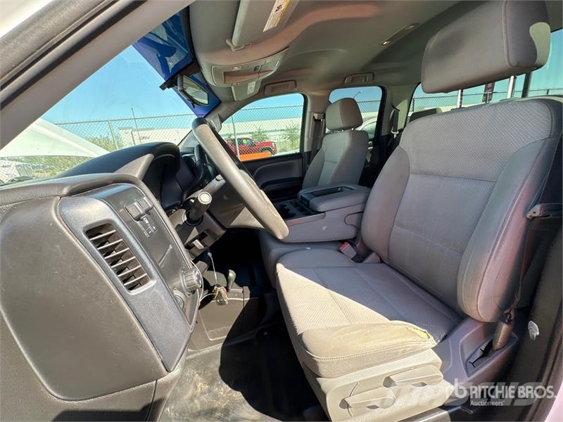 Chevrolet Silverado 1500 Custom 4x4 Extended Cab Pickup Drugi