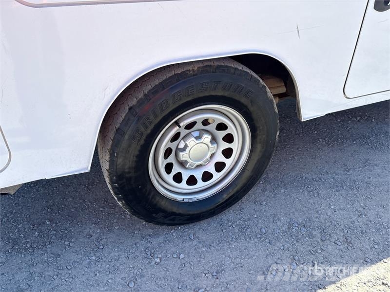Chevrolet Silverado 1500 4x2 Utility Truck Pikaplar