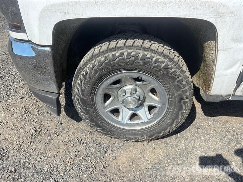 Chevrolet Silverado 1500 4x2 Extended Cab Pickup (Inoperable Muu