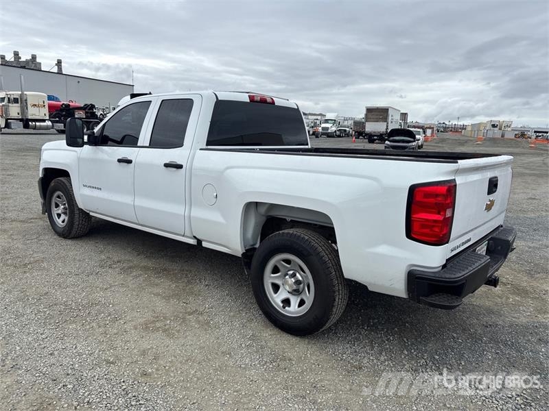 Chevrolet Silverado 1500 4x2 Crew Cab Pickup أخرى