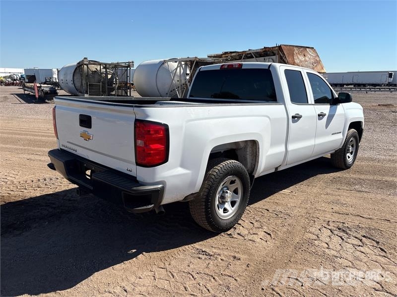 Chevrolet Silverado 1500 Custom 4x4 Extended Cab Pickup Drugi