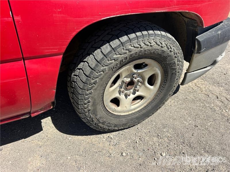 Chevrolet Silverado 1500 4x2 Pickup Outro
