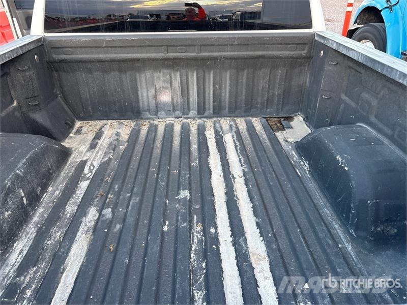 Chevrolet Silverado 1500 Custom 4x4 Crew Cab Pickup Egyéb