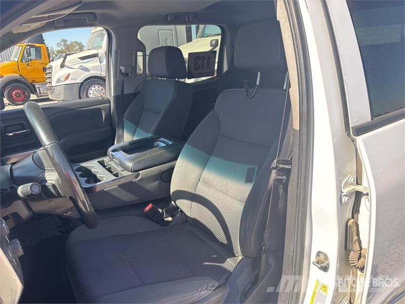 Chevrolet Silverado 1500 4x4 Crew Cab Pickup その他