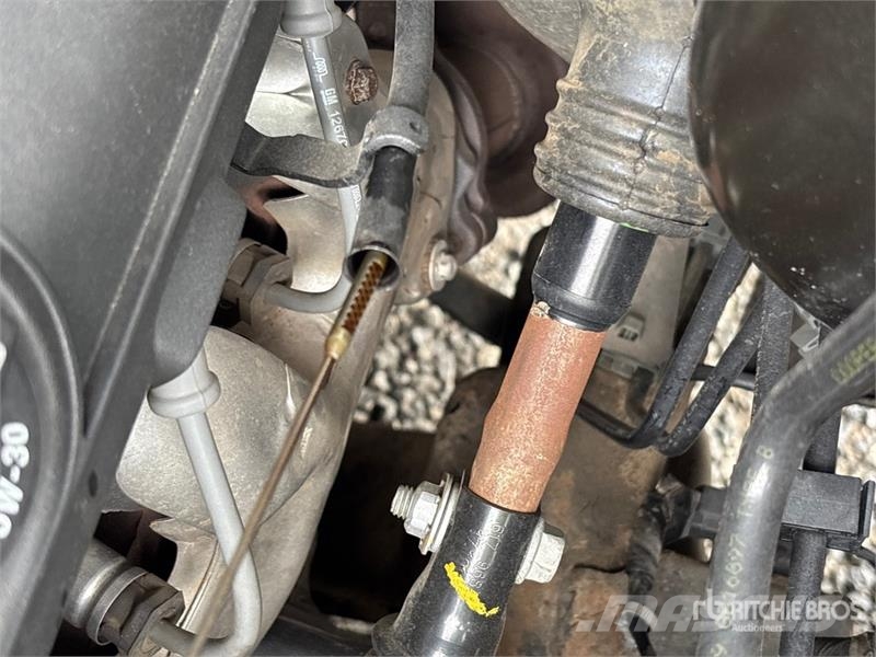 Chevrolet Silverado 1500 4x2 Crew Cab Pickup أخرى