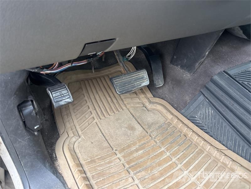 Chevrolet Silverado 1500 4x2 Extended Cab Pickup Outro