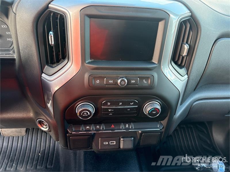 Chevrolet Silverado 1500 4x4 Crew Cab Pickup Інше