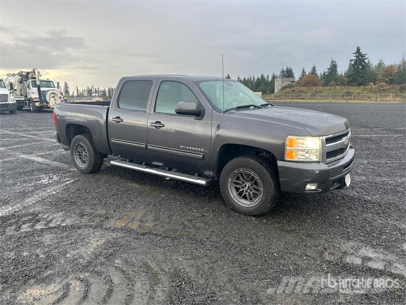Chevrolet Silverado 1500 LTZ 4x4 Crew Cab Pickup Diger