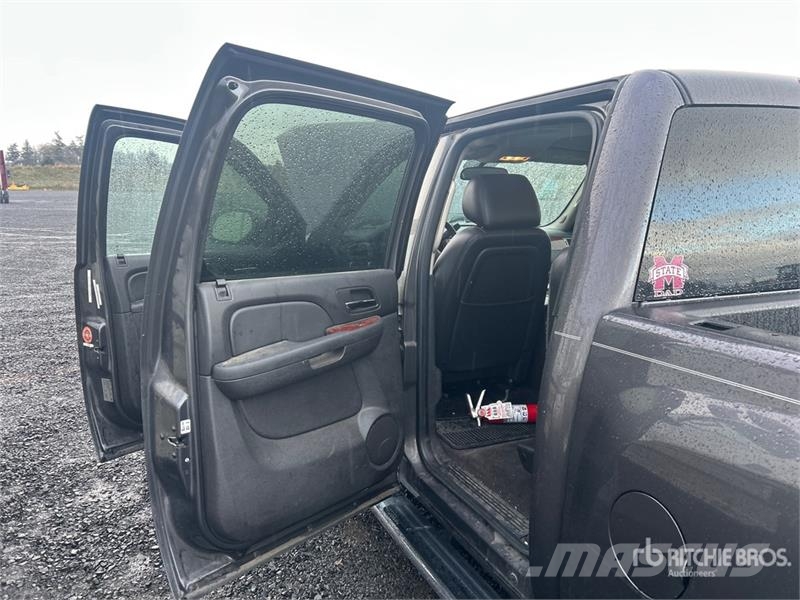Chevrolet Silverado 1500 LTZ 4x4 Crew Cab Pickup Diger
