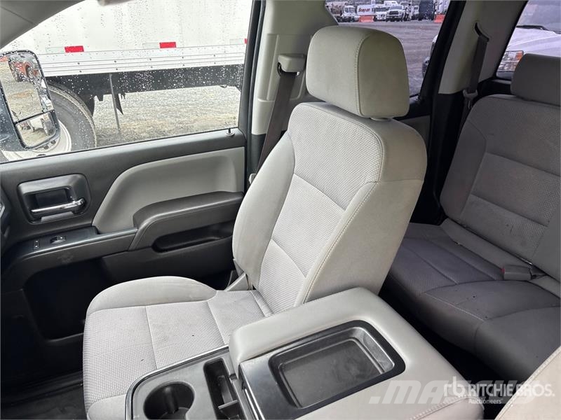 Chevrolet Silverado 1500 4x2 Crew Cab Pickup أخرى