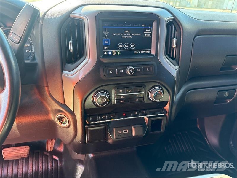 Chevrolet Silverado 1500 4x2 Utility Truck Pikaplar