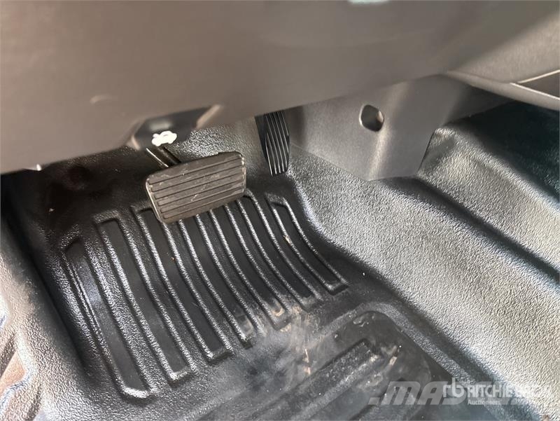 Chevrolet Silverado 1500 4x4 Crew Cab Pickup 其他