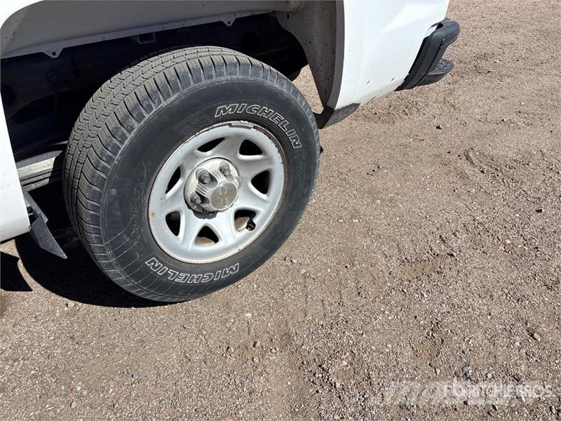 Chevrolet Silverado 1500 4x4 Extended Cab Pickup Drugi