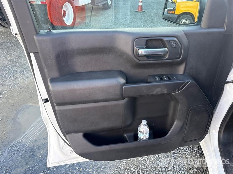Chevrolet Silverado 1500 4x4 Crew Cab Pickup Інше
