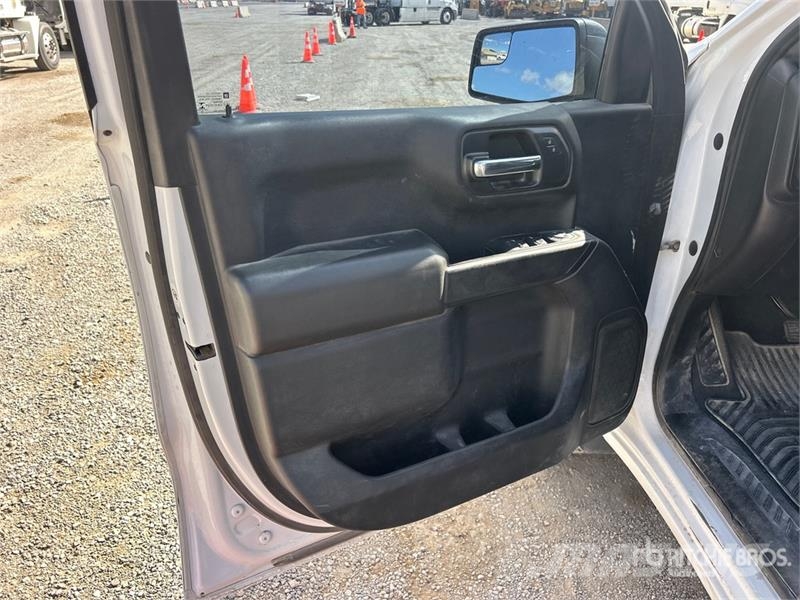 Chevrolet Silverado 1500 4x4 Crew Cab Pickup Ostalo