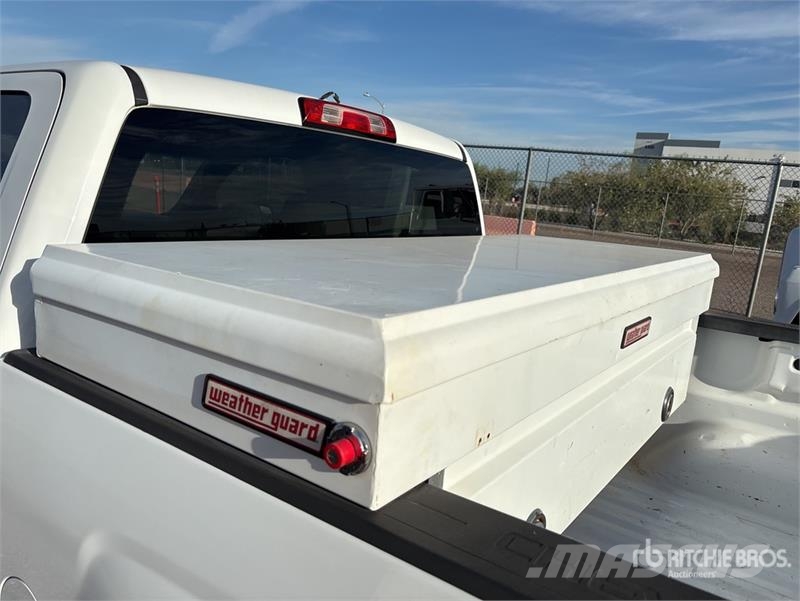 Chevrolet Silverado 1500 4x2 Crew Cab Pickup Други