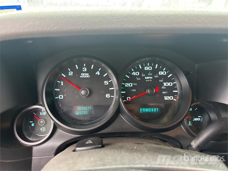 Chevrolet Silverado 1500 4x2 Extended Cab Pickup Outro