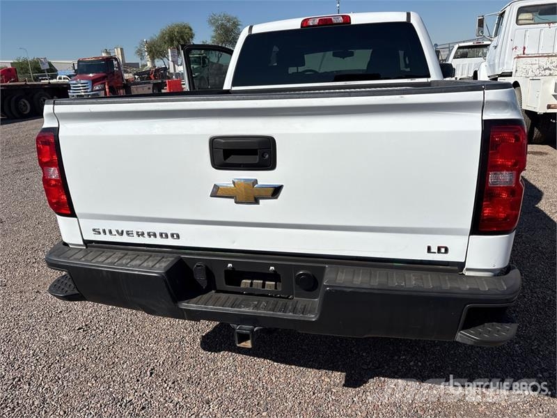 Chevrolet Silverado 1500 Custom 4x4 Extended Cab Pickup Drugi