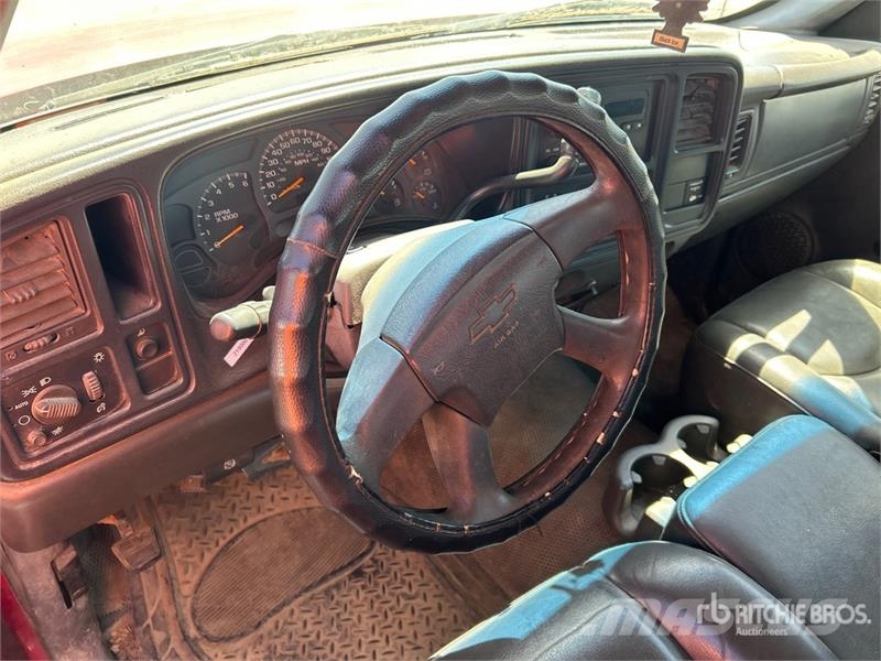 Chevrolet Silverado 1500 4x2 Pickup Outro