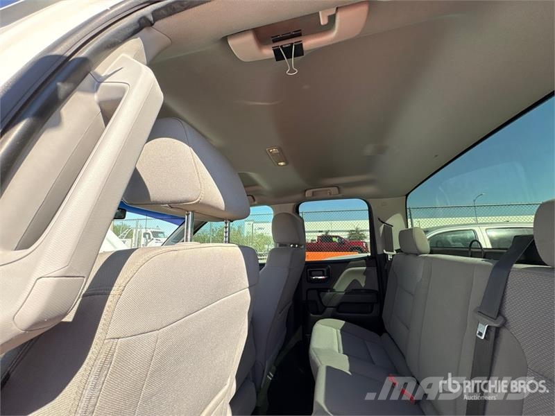 Chevrolet Silverado 1500 Custom 4x4 Extended Cab Pickup Drugi