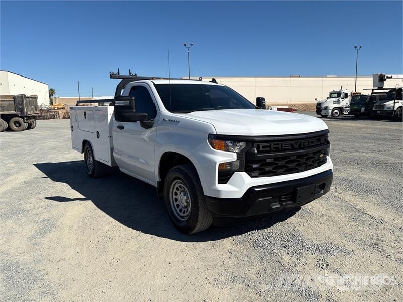 Chevrolet Silverado 1500 4x2 Utility Truck Pikaplar