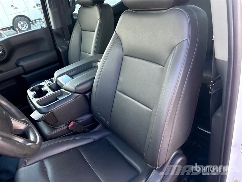 Chevrolet Silverado 1500 4x4 Crew Cab Pickup Інше