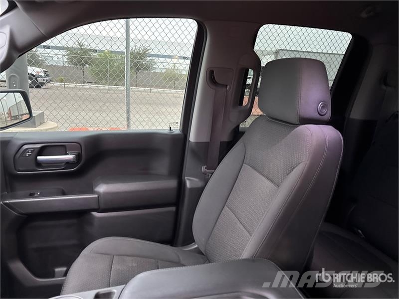 Chevrolet Silverado 1500 4x2 Extended Cab Pickup Andre varebiler