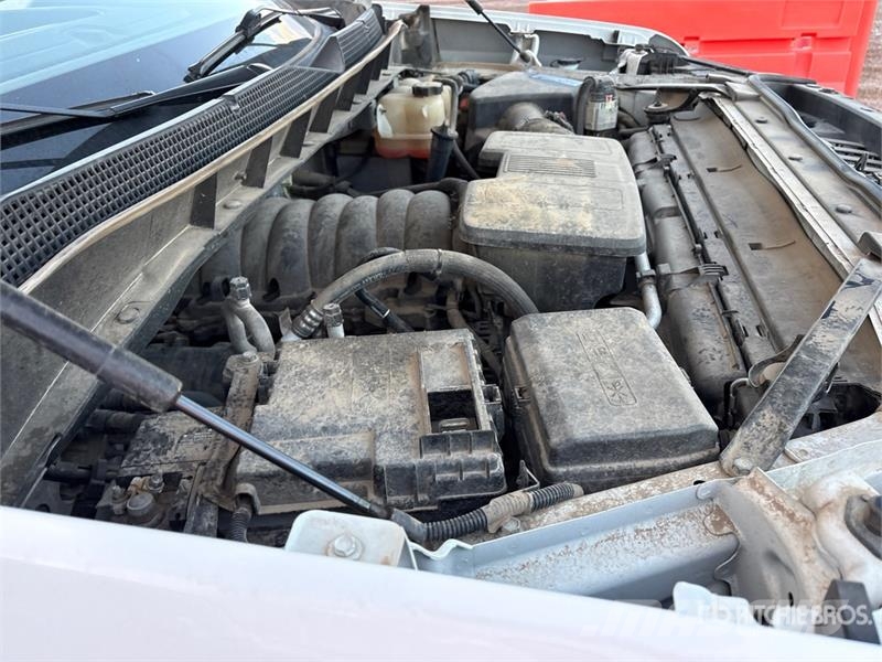 Chevrolet Silverado 1500 Custom 4x4 Crew Cab Pickup Egyéb