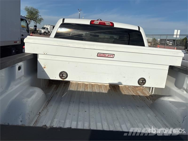Chevrolet Silverado 1500 4x2 Crew Cab Pickup Други