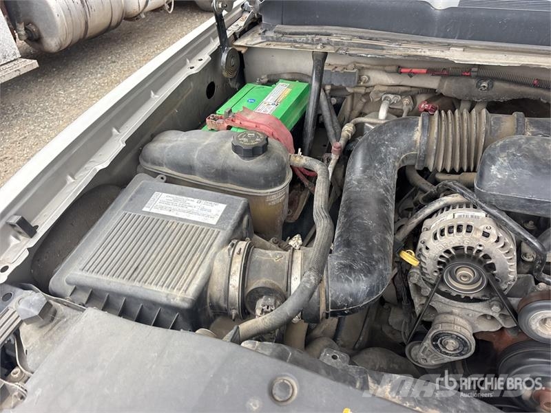 Chevrolet Silverado 1500 4x2 Extended Cab Pickup Outro
