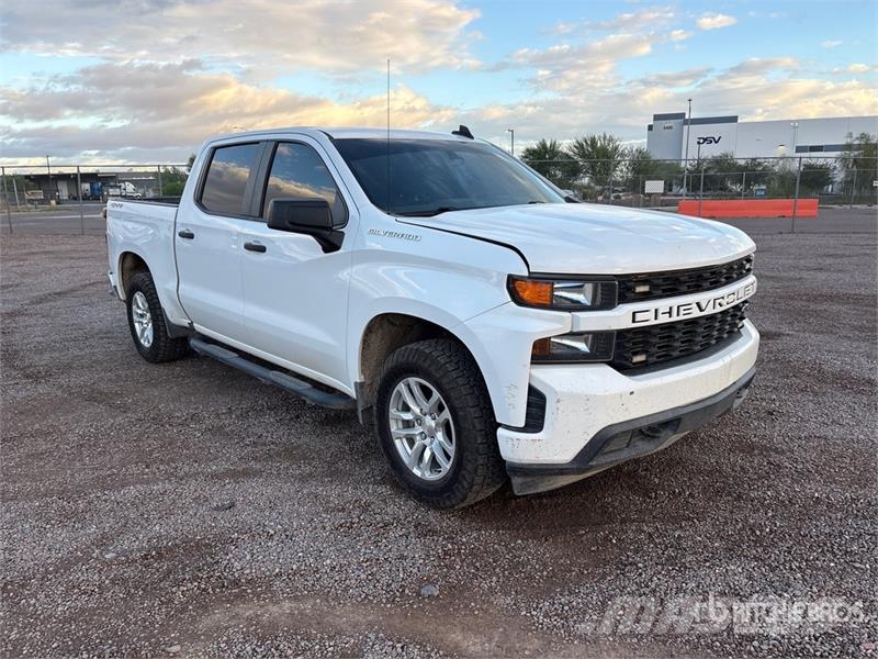 Chevrolet Silverado 1500 Custom 4x4 Crew Cab Pickup Egyéb
