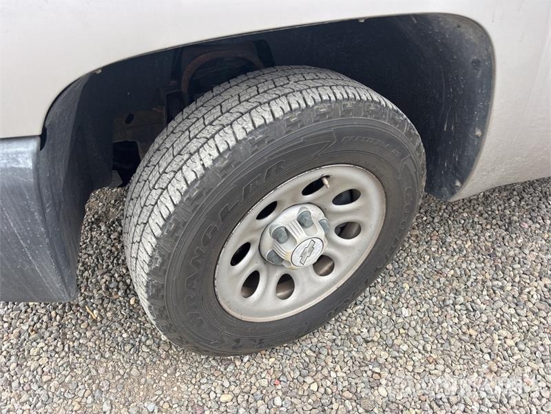 Chevrolet Silverado 1500 4x2 Extended Cab Pickup Outro