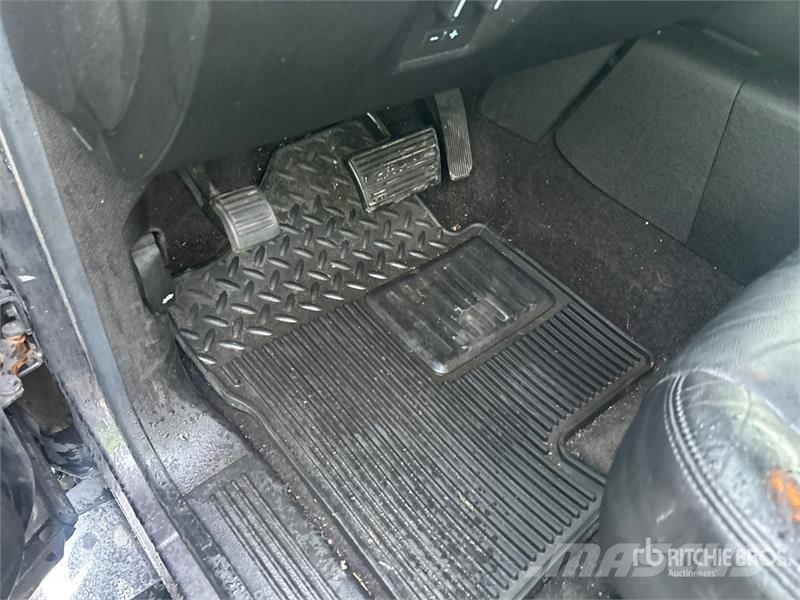 Chevrolet Silverado 1500 LTZ 4x4 Crew Cab Pickup Diger