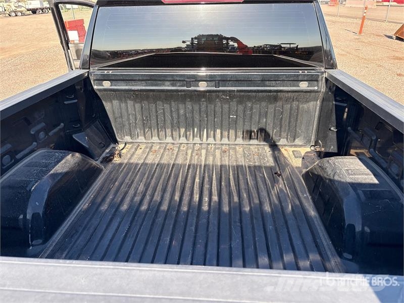 Chevrolet Silverado 1500 4x2 Crew Cab Pickup Прочие фургоны