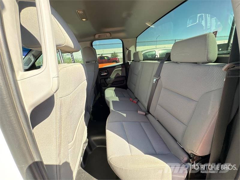 Chevrolet Silverado 1500 Custom 4x4 Extended Cab Pickup Drugi