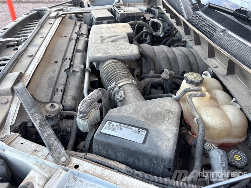 Chevrolet Silverado 1500 Custom 4x4 Crew Cab Pickup Egyéb