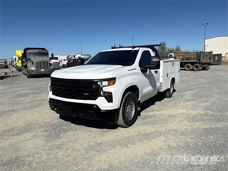 Chevrolet Silverado 1500 4x2 Utility Truck Pikaplar