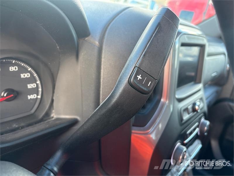 Chevrolet Silverado 1500 4x4 Crew Cab Pickup Інше