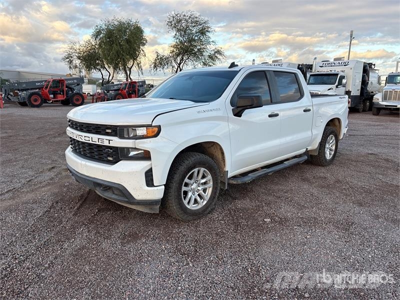 Chevrolet Silverado 1500 Custom 4x4 Crew Cab Pickup Egyéb
