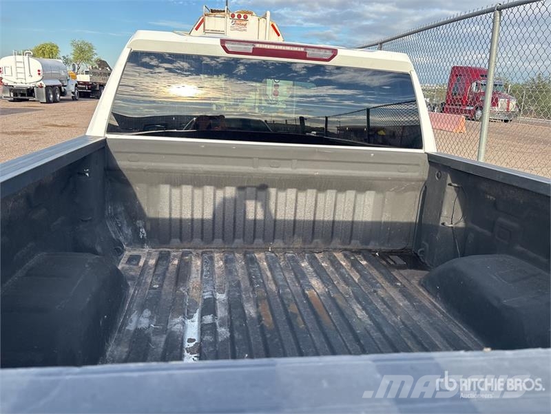 Chevrolet Silverado 1500 4x4 Crew Cab Pickup 其他