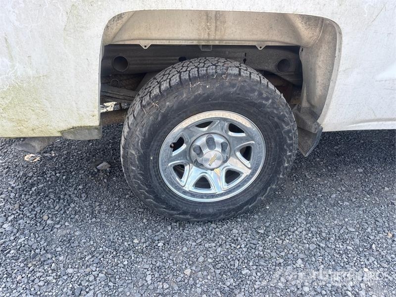 Chevrolet Silverado 1500 4x2 Extended Cab Pickup (Inoperable Muu
