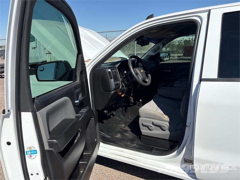 Chevrolet Silverado 1500 Custom 4x4 Extended Cab Pickup Drugi