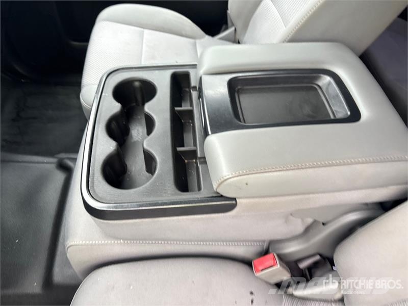 Chevrolet Silverado 1500 4x2 Crew Cab Pickup أخرى