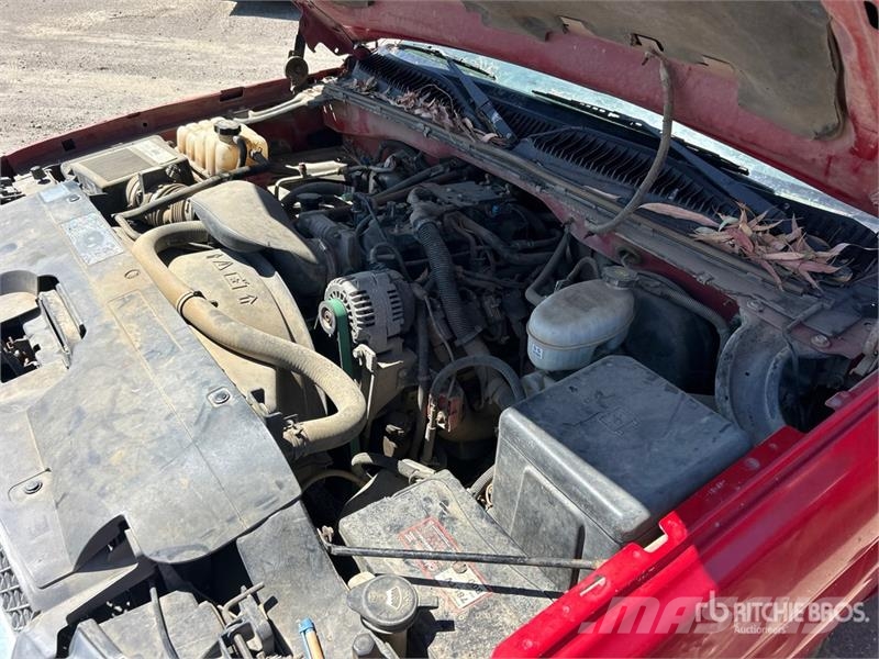 Chevrolet Silverado 1500 4x2 Pickup Outro