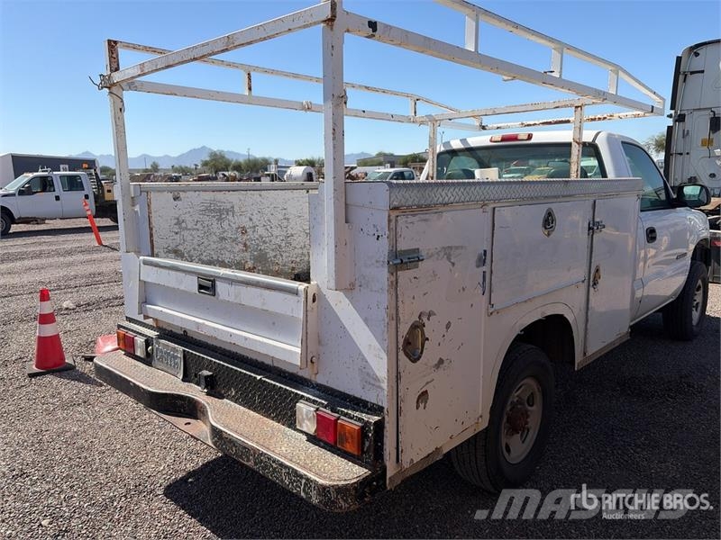 Chevrolet Silverado 2500HD 4x2 Utility Truck Pick-upy / Pojazdy z otwieranymi burtami