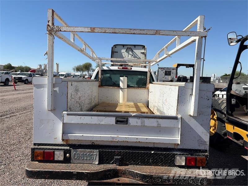 Chevrolet Silverado 2500HD 4x2 Utility Truck Pick-upy / Pojazdy z otwieranymi burtami