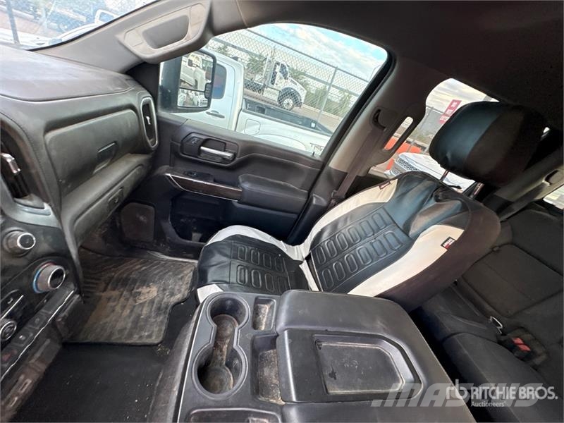 Chevrolet Silverado 2500HD Z71 4x4 Crew Cab Pickup その他