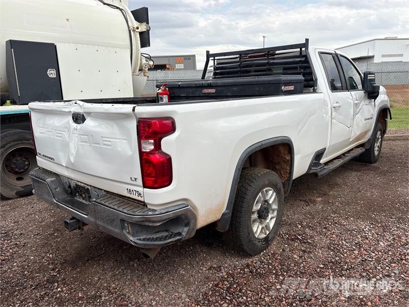 Chevrolet Silverado 2500HD Z71 4x4 Extended Cab Pickup (Inop Прочие фургоны